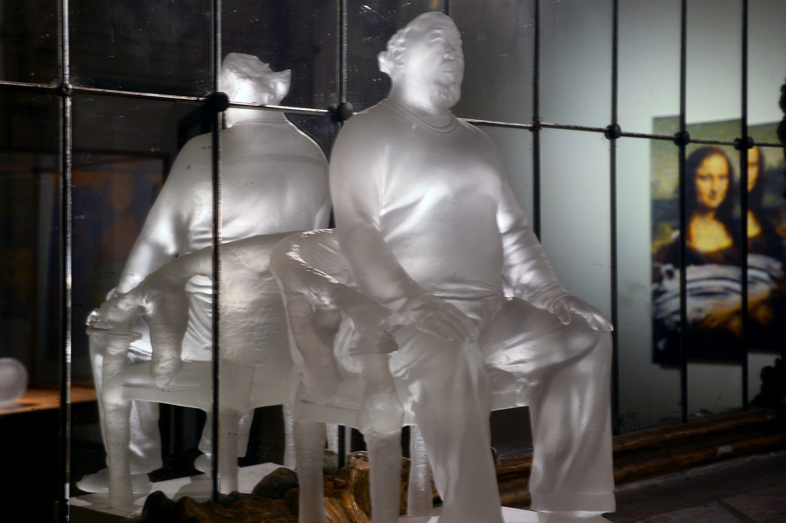 l'artista cinese Ai Weiwei durante l'allestimento della sua mostra personale "Who Am I?" a Palazzo Fava sede delle esposizioneìi di Genus Bononiae (Roberto Serra / Opera Laboratori Fiorentini)